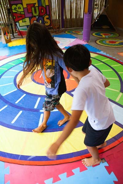 Brincando juntos no Labirinto